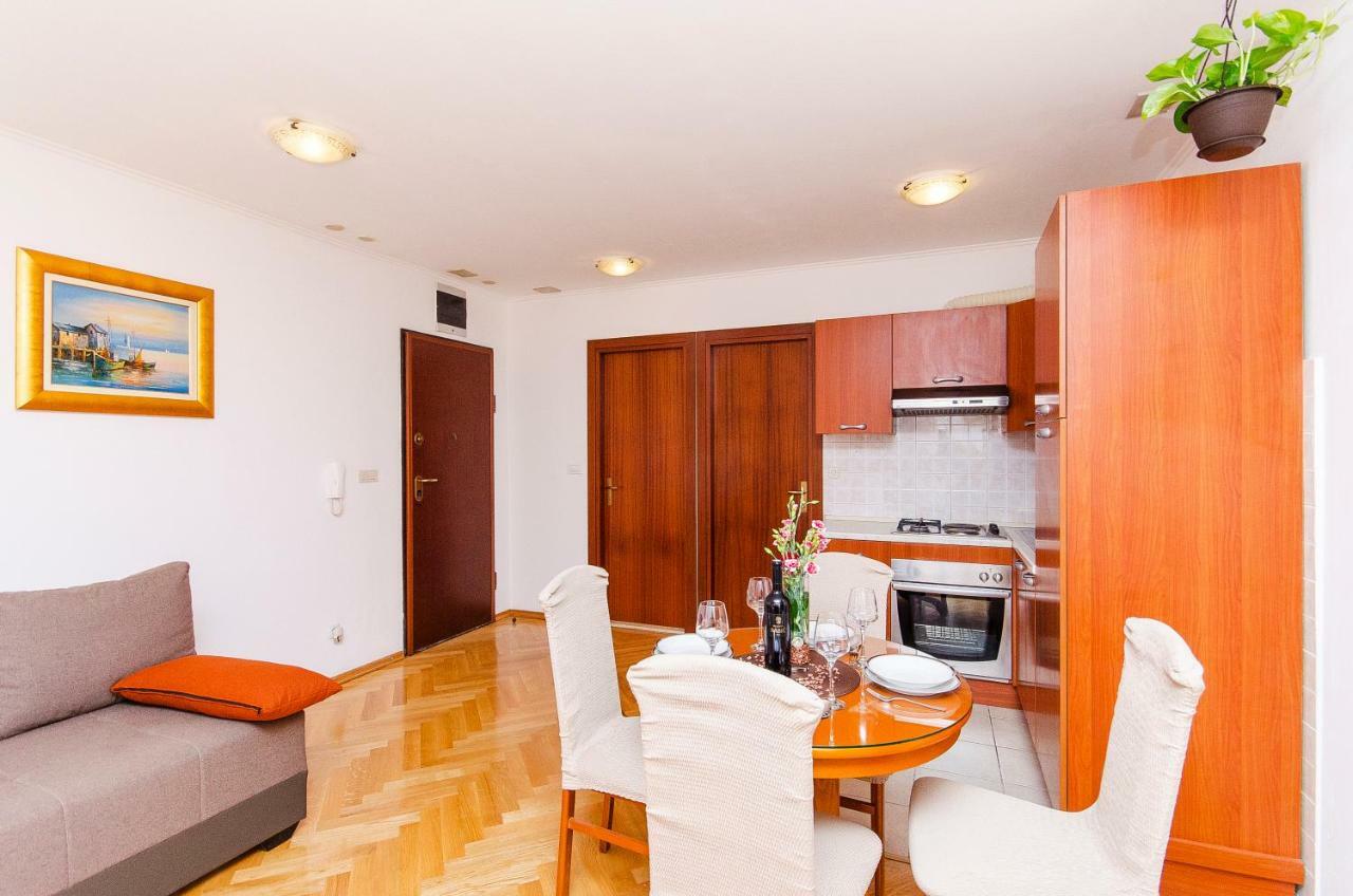 Apartment Lucija Split Bagian luar foto
