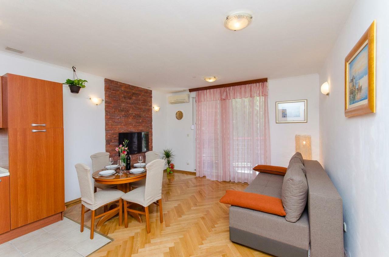 Apartment Lucija Split Bagian luar foto