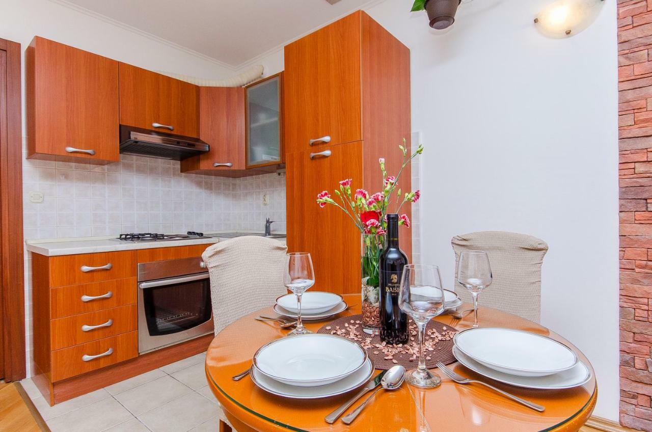 Apartment Lucija Split Bagian luar foto